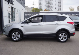 Подержанный автомобиль Ford Kuga 2013 года (8 фото)