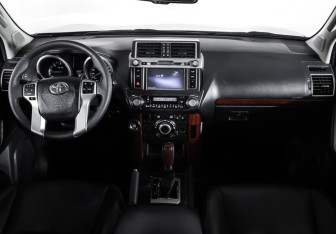 Подержанный автомобиль Toyota Land Cruiser Prado 2016 года (13 фото)