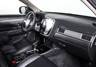 Подержанный автомобиль Mitsubishi Outlander 2019 года (11 фото)