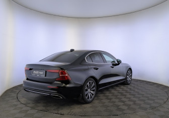 Подержанный автомобиль Volvo S60 2019 года (5 фото)