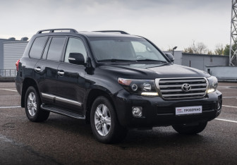 Подержанный автомобиль Toyota Land Cruiser Suv 2014 года (3 фото)