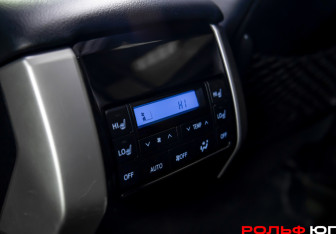 Подержанный автомобиль Toyota Land Cruiser Prado 2017 года (25 фото)