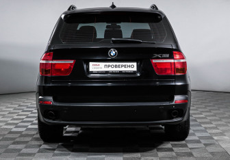 Подержанный автомобиль BMW X5 2009 года (6 фото)