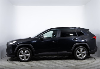 Подержанный автомобиль Toyota RAV4 2020 года (8 фото)