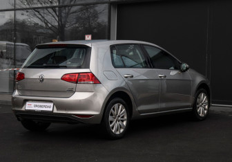 Подержанный автомобиль Volkswagen Golf Hatchback 2013 года (5 фото)