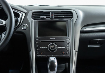 Подержанный автомобиль Ford Mondeo Sedan 2015 года (8 фото)