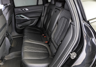 Подержанный автомобиль BMW X6 2020 года (12 фото)