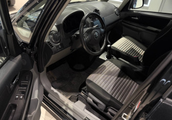 Подержанный автомобиль Suzuki SX4 Hatchback 2012 года (6 фото)