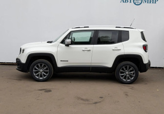 Подержанный автомобиль Jeep Renegade 2015 года (8 фото)