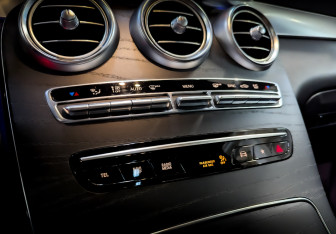 Подержанный автомобиль Mercedes-Benz GLC AMG 2020 года (27 фото)