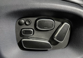 Подержанный автомобиль Land Rover Range Rover 2013 года (17 фото)