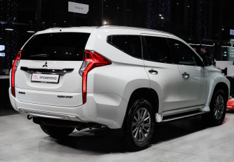 Подержанный автомобиль Mitsubishi Pajero Sport 2017 года (4 фото)