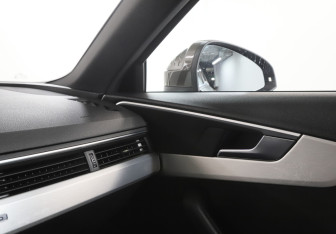 Подержанный автомобиль Audi A4 Sedan 2016 года (22 фото)