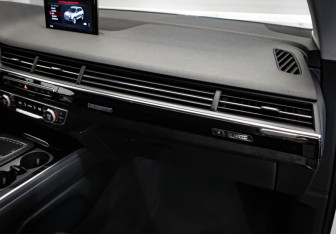 Подержанный автомобиль Audi Q7 2019 года (27 фото)