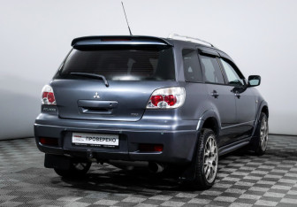 Подержанный автомобиль Mitsubishi Outlander 2007 года (5 фото)