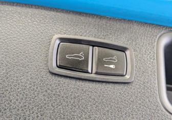 Подержанный автомобиль Porsche Macan 2021 года (26 фото)