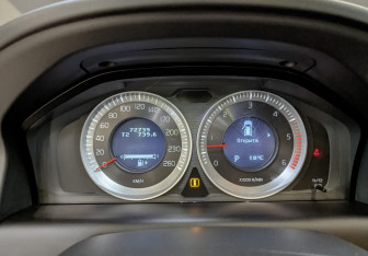 Подержанный автомобиль Volvo XC60 2013 года (16 фото)