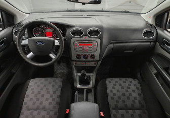 Подержанный автомобиль Ford Focus Sedan 2008 года (11 фото)