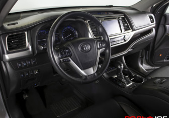 Подержанный автомобиль Toyota Highlander 2014 года (20 фото)