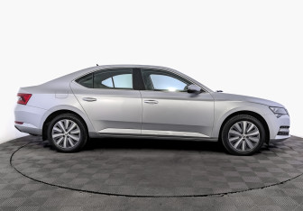 Подержанный автомобиль Skoda Superb Liftback 2020 года (4 фото)