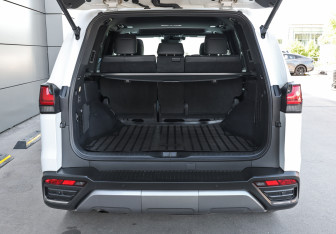 Подержанный автомобиль Lexus LX 2022 года (10 фото)