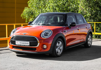 Подержанный автомобиль MINI Hatch 2018 года (1 фото)