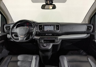 Подержанный автомобиль Peugeot Traveller 2018 года (13 фото)