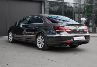 Подержанный автомобиль Volkswagen Passat CC 2013 года (6 фото)