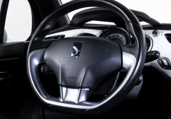 Подержанный автомобиль Citroen DS3 Hatchback 2010 года (15 фото)