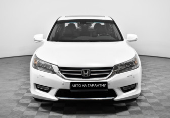 Подержанный автомобиль Honda Accord Sedan 2013 года (2 фото)