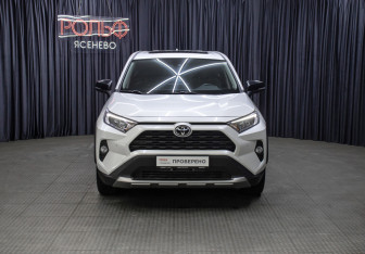 Подержанный автомобиль Toyota RAV4 2022 года (2 фото)