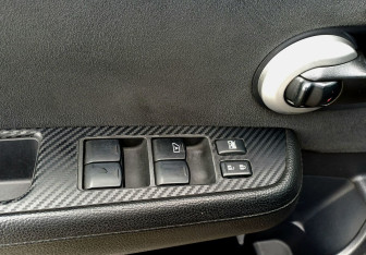 Подержанный автомобиль Nissan Tiida Hatchback 2007 года (17 фото)