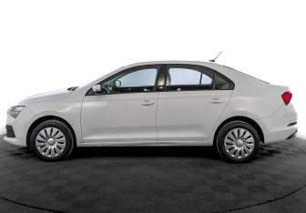 Подержанный автомобиль Skoda Rapid Liftback 2021 года (8 фото)