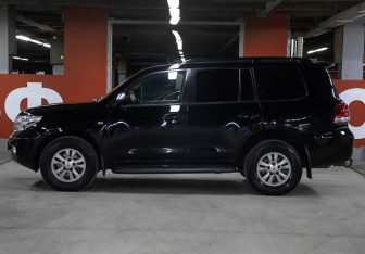 Подержанный автомобиль Toyota Land Cruiser Suv 2008 года (8 фото)