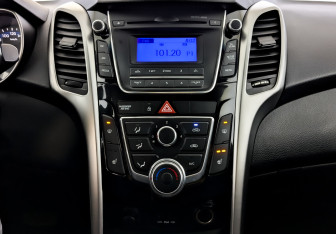 Подержанный автомобиль Hyundai i30 Hatchback 2012 года (15 фото)