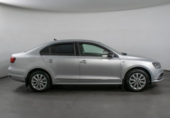 Подержанный автомобиль Volkswagen Jetta Sedan 2018 года (4 фото)