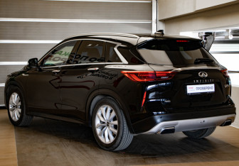 Подержанный автомобиль Infiniti QX50 2018 года (6 фото)