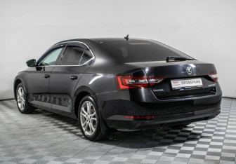 Подержанный автомобиль Skoda Superb Liftback 2018 года (7 фото)