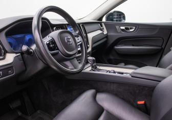 Подержанный автомобиль Volvo XC60 2018 года (9 фото)