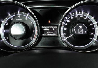 Подержанный автомобиль Hyundai Sonata 2012 года (19 фото)