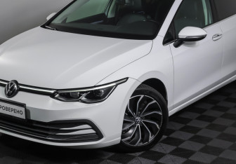 Подержанный автомобиль Volkswagen Golf Hatchback 2020 года (23 фото)