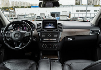 Подержанный автомобиль Mercedes-Benz GLE 2018 года (12 фото)