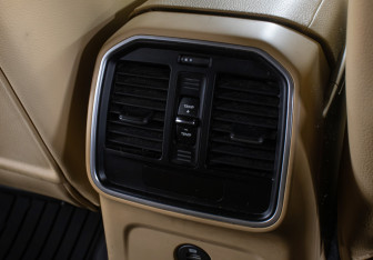 Подержанный автомобиль Porsche Macan 2017 года (18 фото)