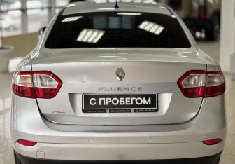 Подержанный автомобиль Renault Fluence 2010 года (7 фото)