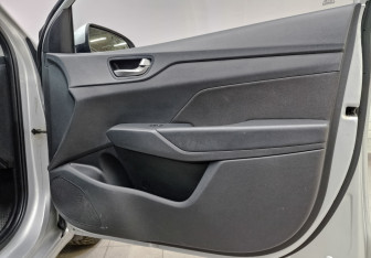 Подержанный автомобиль Hyundai Solaris Sedan 2020 года (24 фото)