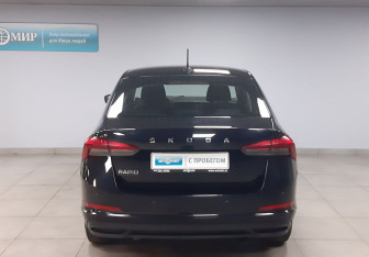 Подержанный автомобиль Skoda Rapid Liftback 2020 года (6 фото)