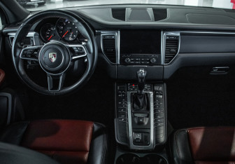 Подержанный автомобиль Porsche Macan 2018 года (8 фото)