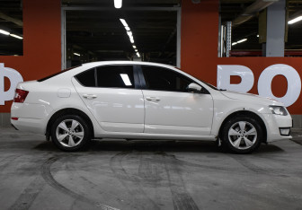 Подержанный автомобиль Skoda Octavia Liftback 2013 года (4 фото)