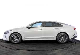 Подержанный автомобиль Kia K5 2020 года (8 фото)
