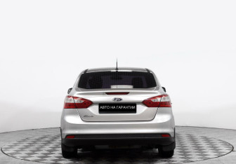 Подержанный автомобиль Ford Focus Sedan 2012 года (4 фото)
